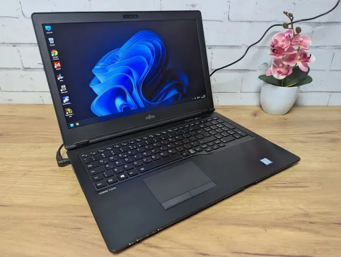 Ноутбук Fujitsu LifeBook U758 / 15.6" (1920x1080) TN / Intel Core i5-8350U (4 (8) ядра по 1.7 - 3.6 GHz) / 16 GB DDR4 / 256 GB SSD / Intel UHD Graphics 620 / WebCam / Без АКБ б/в - зображення 5