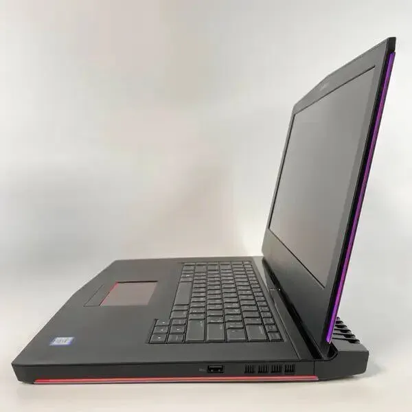 Ігровий ноутбук Dell Alienware 15 R3 / 15.6" (1920x1080) IPS / Intel Core i7-7700HQ (4 (8) ядра по 2.8 - 3.8 GHz) / 16 GB DDR4 / 512 GB SSD / nVidia GeForce GTX 1070, 8 GB GDDR5, 256-bit / WebCam / HDMI б/в - зображення 5