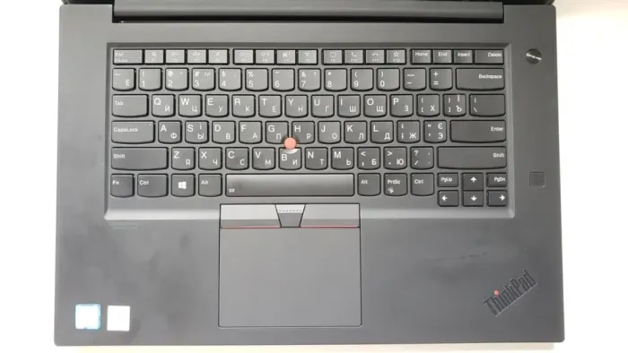 Мобільна робоча станція Lenovo ThinkPad P1 Gen 3 / 15.6" (3840x2160) IPS Touch / Intel Xeon W-10855M (6 (12) ядер по 2.8 - 5.1 GHz) / 32 GB DDR4 / 256 GB SSD + 1000 GB SSD / nVidia Quadro T2000 Max-Q, 4 GB GDDR5, 128-bit / WebCam б/в - зображення 3