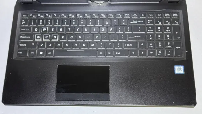 Ігровий ноутбук Б-класу Clevo Lambda P960RF / 15,6" (1920x1080) IPS / Intel Core i7-9750H (6 (12) ядер по 2,6 - 4,5 ГГц) / 32 ГБ DDR4 / 512 ГБ SSD / nVidia GeForce RTX 2070 Max-Q, 8 ГБ GDDR6, 256-біт / Без веб-камери б/в - зображення 3