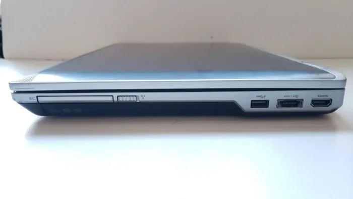 Ноутбук Dell Latitude E6530 / 15.6" (1366x768) TN / Intel Core i5-3210M (2 (4) ядра по 2.5 - 3.1 GHz) / 8 GB DDR3 / 180 GB SSD / Intel HD Graphics 4000 / WebCam б/в - зображення 5