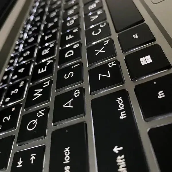 Ультрабук Б-клас HP ProBook 445 G8 / 14" (1920x1080) IPS / AMD Ryzen 5 5600U (6 (12) ядер по 2.3 - 4.2 GHz) / 16 GB DDR4 / 512 GB SSD / AMD Radeon Vega 7 Graphics / WebCam / TouchID б/в - зображення 2