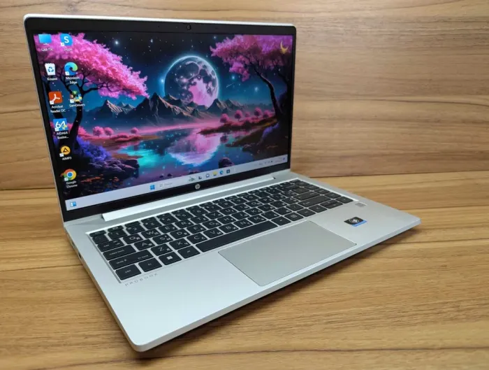 Ультрабук Б-клас HP ProBook 445 G9 / 14" (1920x1080) IPS / AMD Ryzen 5 5625U (6 (12) ядер по 2.3 - 4.3 GHz) / 16 GB DDR4 / 512 GB SSD / AMD Radeon Vega 7 Graphics / WebCam / TouchID / Windows 10 б/в - зображення 4