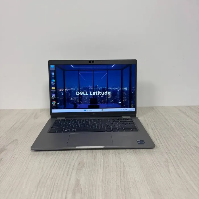 Ультрабук Dell Latitude 5330 / 13.3" (1920x1080) IPS / Intel Core i7-1265U (10 (12) ядер по 3.6 - 4.8 GHz) / 32 GB DDR4 / 512 GB SSD / Intel Iris X Graphics / WebCam б/в - зображення 2