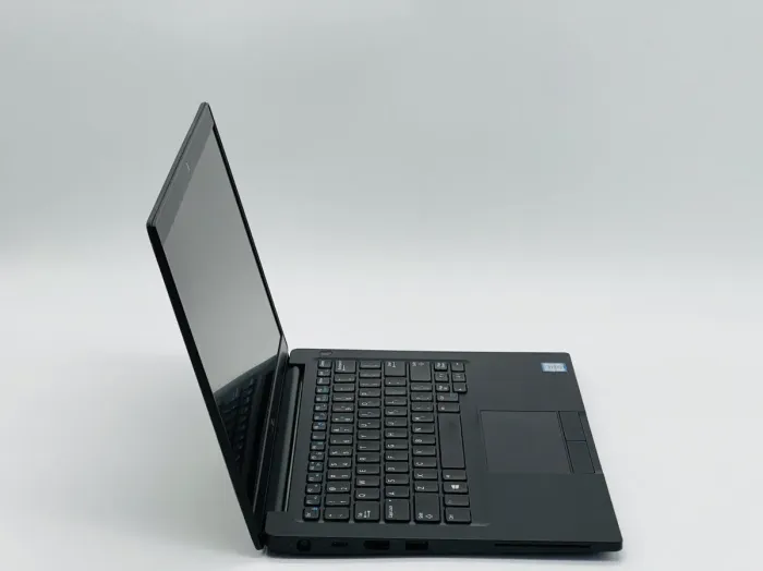 Ультрабук Dell Latitude 7390 / 13.3" (1920x1080) IPS / Intel Core i5-8350U (4 (8) ядра по 1.7 - 3.6 GHz) / 8 GB DDR4 / 240 GB SSD / Intel UHD Graphics 620 / WebCam / HDMI б/в - зображення 3