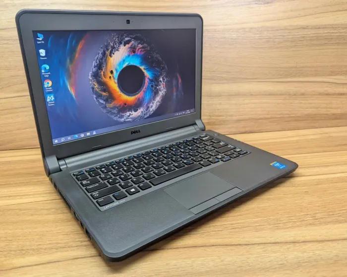 Ноутбук Dell Latitude 3340 / 13.3" (1366x768) TN / Intel Core i5-4200U (2 (4) ядра по 1.6 - 2.6 GHz) / 8 GB DDR3 / 240 GB SSD / Intel HD Graphics 4400 / WebCam / Windows 10 б/в - зображення 4