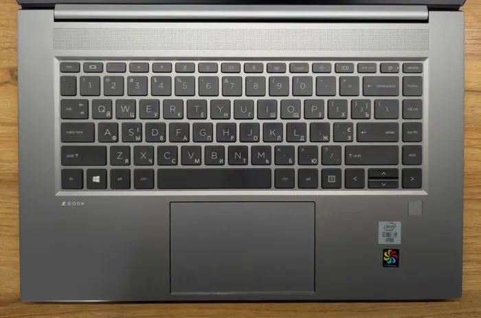 Мобільна робоча станція HP zBook Studio G7 / 15.6" (1920x1080) IPS / Intel Core i9-10885H (8 (16) ядер по 2.4 - 5.3 GHz) / 32 GB DDR4 / 512 GB SSD / nVidia Quadro RTX 3000, 6 GB GDDR6, 192-bit / WebCam / TouchID / Windows 10 б/в - зображення 3