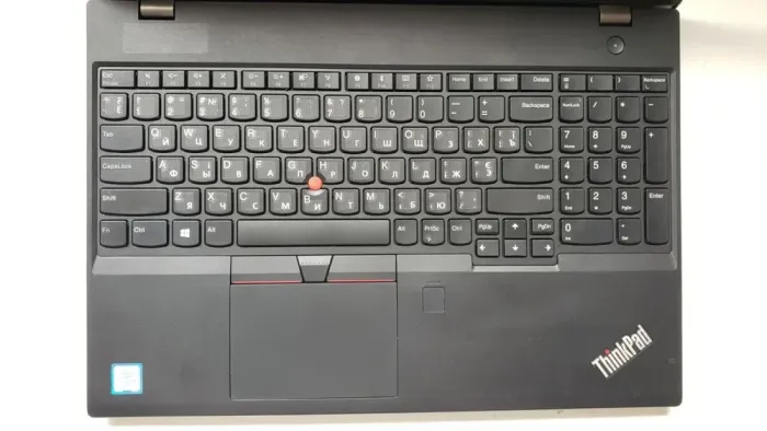 Ноутбук Lenovo ThinkPad T570 / 15.6" (1920x1080) IPS Touch / Intel Core i5-6300U (2 (4) ядра по 2.4 - 3.0 GHz) / 8 GB DDR4 / 512 GB SSD / Intel HD Graphics 520 / WebCam / Дві АКБ б/в - зображення 3