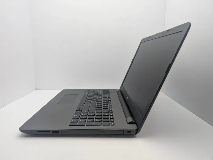 Ноутбук HP Pavilion 255 G6 / 15.6" (1366x768) TN / AMD E2-9000e (2 ядра по 1.5 - 2.0 GHz) / 4 GB DDR4 / 256 GB SSD / AMD Radeon R2 Graphics / WebCam б/в - зображення 6