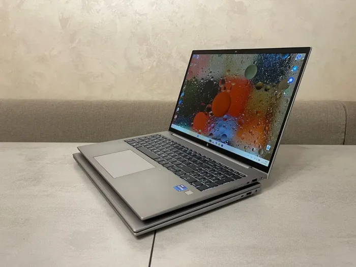 Мобільна робоча станція HP ZBook Firefly 16 G10 / 16" (1920x1200) IPS / Intel Core i7-1360P (12 (16) ядер по 2.2 - 5.0 GHz) / 32 GB DDR5 / 512 GB SSD M.2 / Intel Iris Xe Graphics / WebCam / Fingerprint б/в - зображення 6