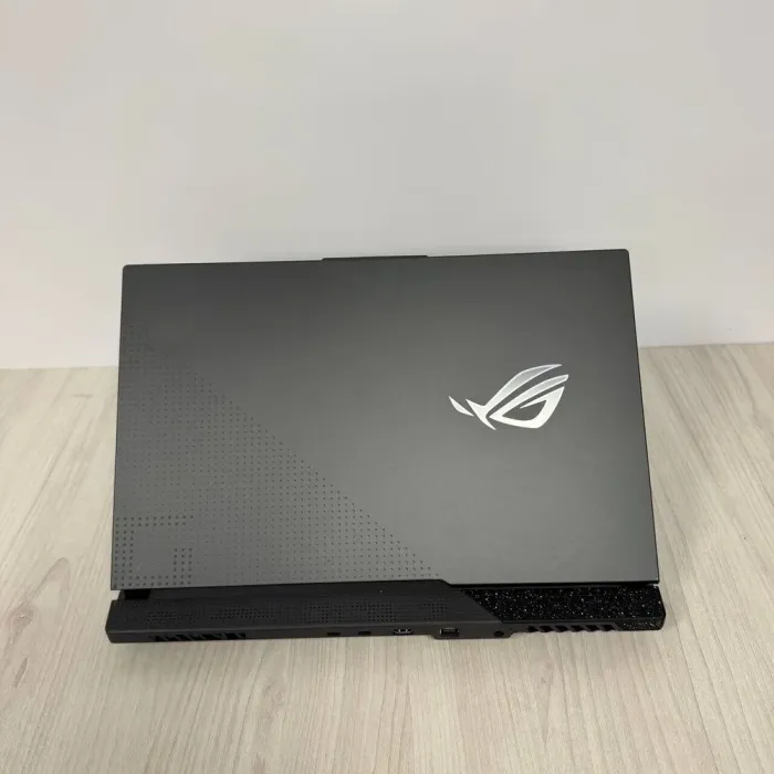 Ігровий ноутбук Б-класу Asus ROG Strix G17 G713PI / 17.3" (2560x1440) IPS / AMD Ryzen 9 7945HX (16 (32) ядер по 2,5 - 5,4 ГГц) / 32 ГБ DDR5 / 1000 ГБ SSD NVMe / nVidia GeForce RTX 4070, 8 ГБ GDDR6, 128-біт б/в - зображення 3