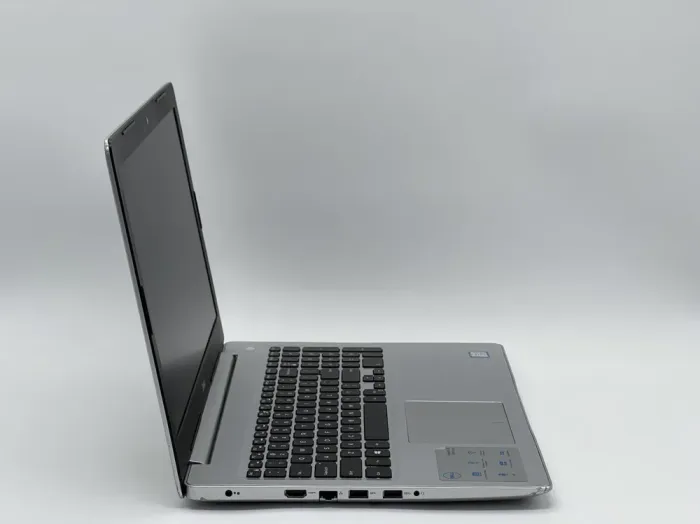 Ноутбук Dell Inspiron 5570 / 15.6" (1920x1080) TN / Intel Core i5-8250U (4 (8) ядра по 1.6 - 3.4 GHz) / 16 GB DDR4 / 240 GB SSD / Intel UHD Graphics 620 / WebCam б/в - зображення 3