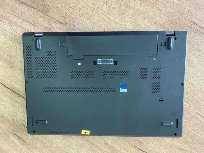 Ноутбук Б-клас Lenovo ThinkPad T560 / 15.6" (1920x1080) IPS / Intel Core i5-6300U (2 (4) ядра по 2.4 - 3.0 GHz) / 8 GB DDR3 / 256 GB SSD / Intel HD Graphics 520 / WebCam / HDMI б/в - зображення 8