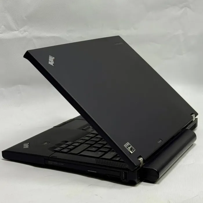 Ноутбук Б-клас Lenovo ThinkPad T400 / 14" (1280x800) TN / Intel Core 2 Duo P8600 (2 ядра по 2.4 GHz) / 4 GB DDR3 / 160 GB HDD / Mobile Intel 4 Series Express Chipset Family / DVD-ROM б/в - зображення 6