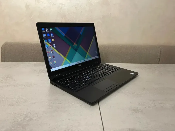 Ультрабук Dell Latitude 5590 / 15.6" (1366x768) TN / Intel Core i7-8650U (4 (8) ядра по 1.9 - 4.2 GHz) / 16 GB DDR4 / 256 GB SSD / Intel UHD Graphics 620 / WebCam / USB 3.1 / HDMI б/в - зображення 3