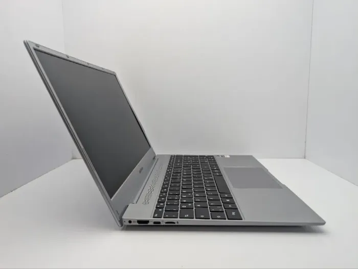 Ноутбук Medion Akoya E15301 / 15.6" (1920x1080) IPS / AMD Ryzen 7 3700U (4 (8) ядра по 2.3 - 4.0 GHz) / 8 GB DDR4 / 512 GB SSD M.2 / AMD Radeon RX Vega 10 Graphics / WebCam б/в - зображення 4