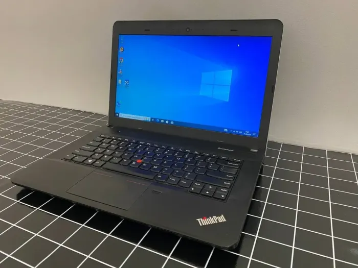 Ноутбук Б-клас Lenovo ThinkPad E440 / 14" (1366x768) TN / Intel Core i3-4000M (2 (4) ядра по 2.4 GHz) / 8 GB DDR3 / 500 GB HDD / Intel HD Graphics 4600 / WebCam / DVD-RW / HDMI б/в - зображення 2