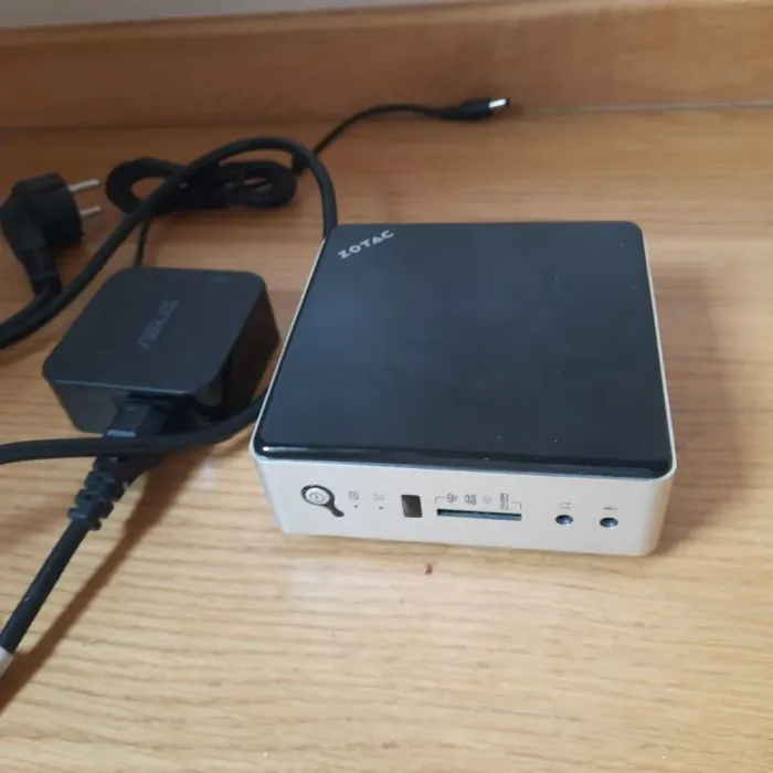 Неттоп Zotac ZBOX nano AD10 USFF / AMD E-350 (2 ядра по 1.6 GHz) / 4 GB DDR3 / 120 GB SSD / AMD Radeon HD 6310 / HDMI / DisplayPort / Wi-Fi / Блок живлення в комплекті б/в - зображення 2