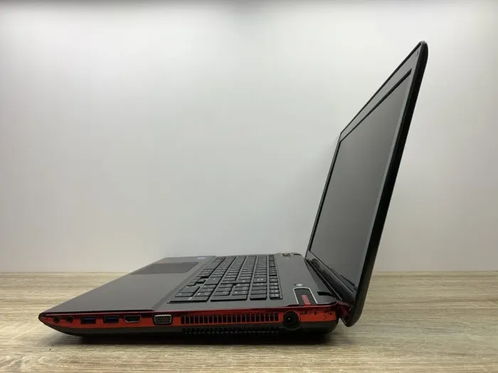 Ноутбук Б-клас Toshiba Qosmio X870-140 / 17.3" (1920x1080) TN / Intel Core i7-3630QM (4 (8) ядра по 2.4 - 3.4 GHz) / 16 GB DDR3 / 240 GB SSD / nVidia GeForce GTX 670M, 3 GB GDDR5, 192-bit / WebCam / DVD-ROM б/в - зображення 7