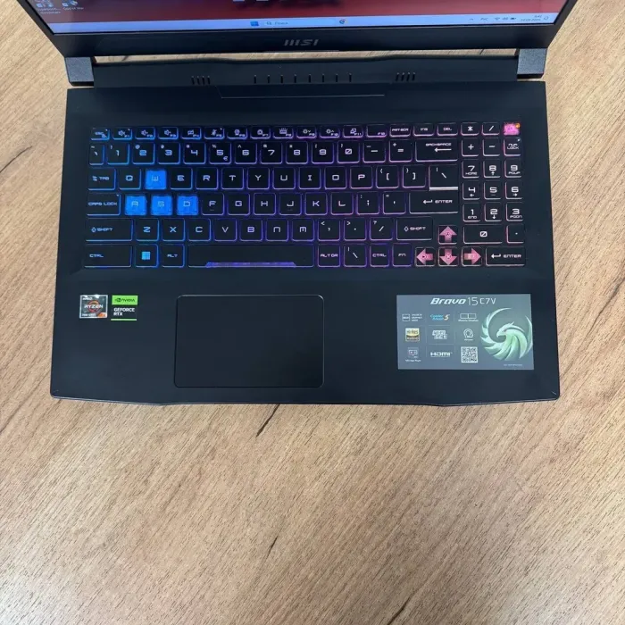 Ігровий ноутбук MSI Bravo 15 C7VFK / 15.6" (1920x1080) IPS / AMD Ryzen 7 7735HS (8 (16) ядер по 3.2 - 4.75 GHz) / 16 GB DDR5 / 1000 GB SSD NVMe / nVidia GeForce RTX 4060, 8 GB GDDR6, 128-bit / WebCam б/в - зображення 7