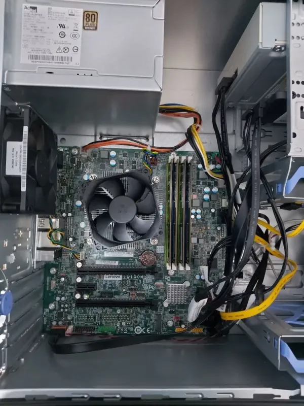 Комплект: Lenovo ThinkCentre M800 Tower / Intel Core i3-6100 (2 (4) ядра по 3.7 GHz) / 16 GB DDR4 / 256 GB SSD / Intel HD Graphics 530 / 350W / DVD-ROM + Монітор LG 24MB37PM-B / 24" (1920x1080) IPS б/в - зображення 4