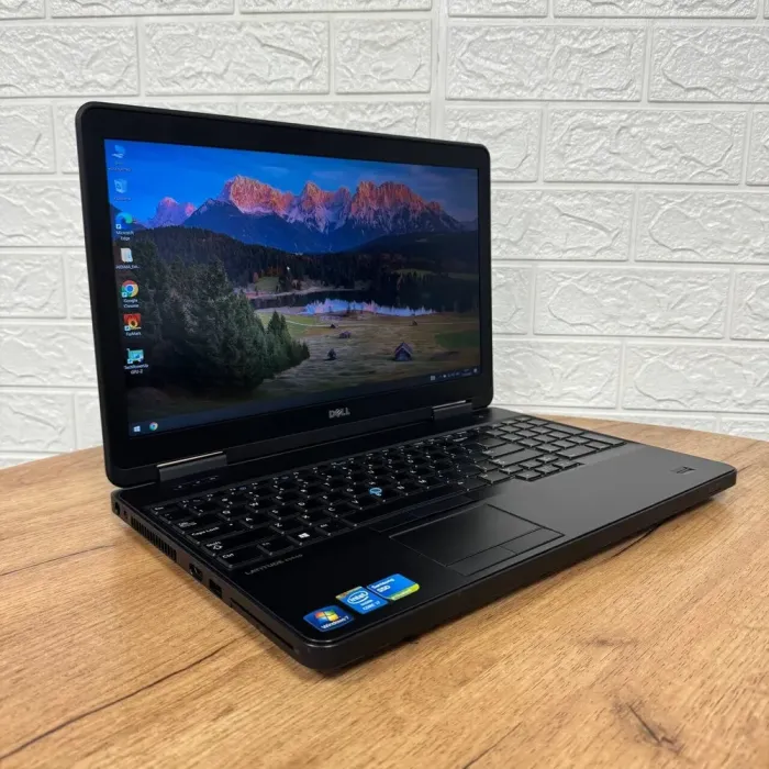 Ноутбук Dell Latitude E5540 / 15.6" (1920x1080) TN / Intel Core i7-4600U (2 (4) ядра по 2.1 - 3.3 GHz) / 8 GB DDR3 / 256 GB SSD / nVidia GeForce GT 720M, 2 GB DDR3, 64-bit / WebCam б/в - зображення 4