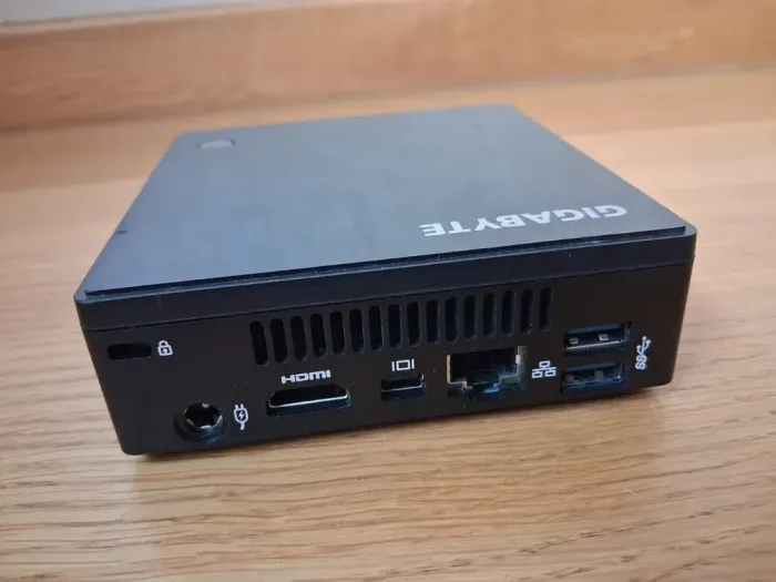 Неттоп Gigabyte Brix (GB-BXi5-5200) USFF / Intel Core i5-5200U (2 (4) ядра по 2.2 - 2.7 GHz) / 8 GB DDR3 / 120 GB SSD / Intel HD Graphics 5500 / HDMI / miniDP / Wi-Fi / Блок живлення в комплекті б/в - зображення 3