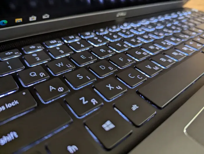 Ігровий ноутбук Б-клас Dell Vostro 7500 / 15.6" (1920x1080) IPS / Intel Core i7-10750H (6 (12) ядер по 2.6 - 5.0 GHz) / 16 GB DDR4 / 512 GB SSD / nVidia GeForce GTX 1650 Ti, 4 GB GDDR6, 128-bit / WebCam / TouchID / Windows 10 б/в - зображення 7