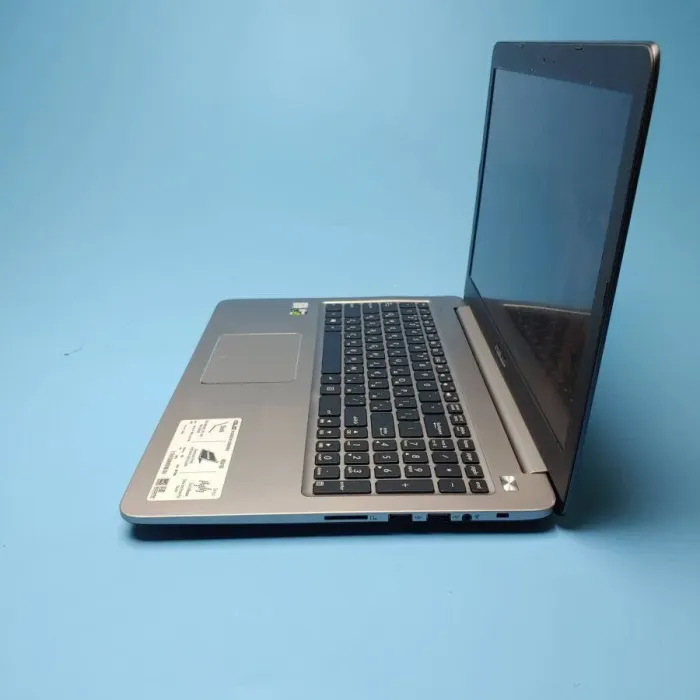 Ігровий ноутбук Asus K501UX / 15.6" (1920x1080) TN / Intel Core i7-6500U (2 (4) ядра по 2.5 - 3.1 GHz) / 12 GB DDR3 / 240 GB SSD / nVidia GeForce GTX 950M, 2 GB GDDR3, 128-bit / WebCam / Win 10 Home б/в - зображення 5