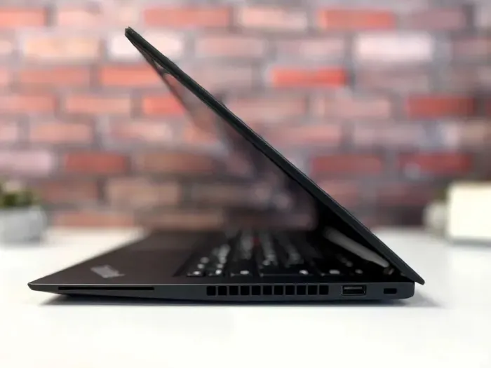 Ультрабук Lenovo ThinkPad T14s Gen 1 / 14" (1920x1080) IPS / Intel Core i5-10210U (4 (8) ядра по 1.6 - 4.2 GHz) / 16 GB DDR4 / 512 GB SSD M.2 / Intel UHD Graphics / WebCam б/в - зображення 5