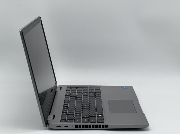 Ультрабук Dell Latitude 5540 / 15.6" (1920x1080) IPS / Intel Core i5-1335U (10 (12) ядер по 3.4 - 4.6 GHz) / 16 GB DDR4 / 250 GB SSD / Intel Iris Xe Graphics / WebCam б/в - зображення 3