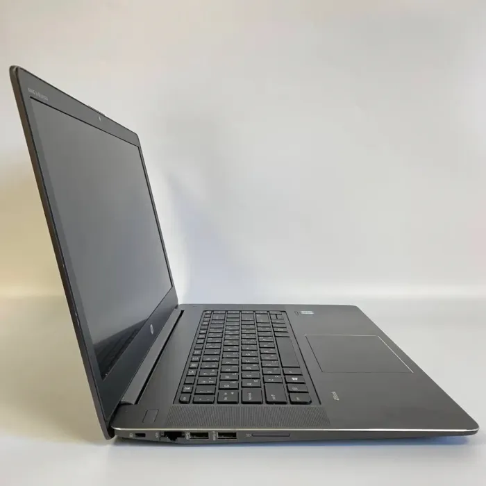 Ноутбук робоча станція Б-клас HP zBook Studio G3 / 15.6" (1920x1080) IPS / Intel Core i7-6820HQ (4 (8) ядра по 2.7 - 3.6 GHz) / 16 GB DDR4 / 512 GB SSD / nVidia Quadro M1000M, 4 GB GDDR5, 128-bit / WebCam / Fingerprint б/в - зображення 4