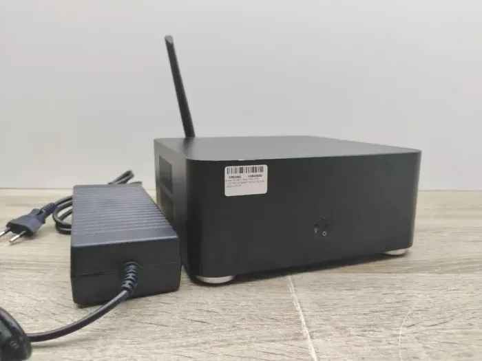 Неттоп Inter-Tech ITX USFF / Intel Core i5-8400 (6 ядер по 2.8 - 4.0 GHz) / 16 GB DDR4 / 480 GB SSD / Intel UHD Graphics 630 / Wi-Fi б/в - зображення 3