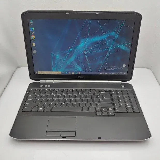 Ноутбук Dell Latitude E5520 / 15.6" TN / Core i3-2330M (2 (4) ядра по 2.2 GHz) / 4 GB DDR3 / 500GB HDD / HD Graphics 3000 / DVD-ROM / Win 10 Pro б/в - зображення 2