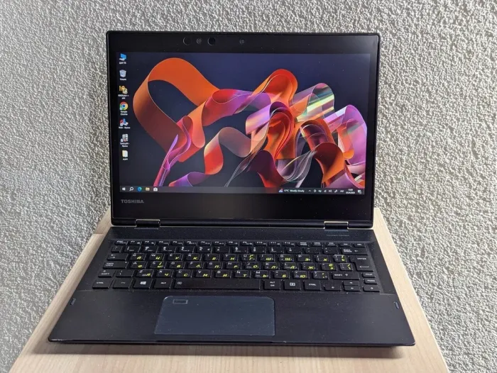 Нетбук Toshiba Portege X20W-E / 12.5" (1920x1080) TN Touch / Intel Core i5-8350U (4 (8) ядра по 1.7 - 3.6 GHz) / 16 GB DDR3 / 256 GB SSD / Intel UHD Graphics 620 / WebCam б/в - зображення 2