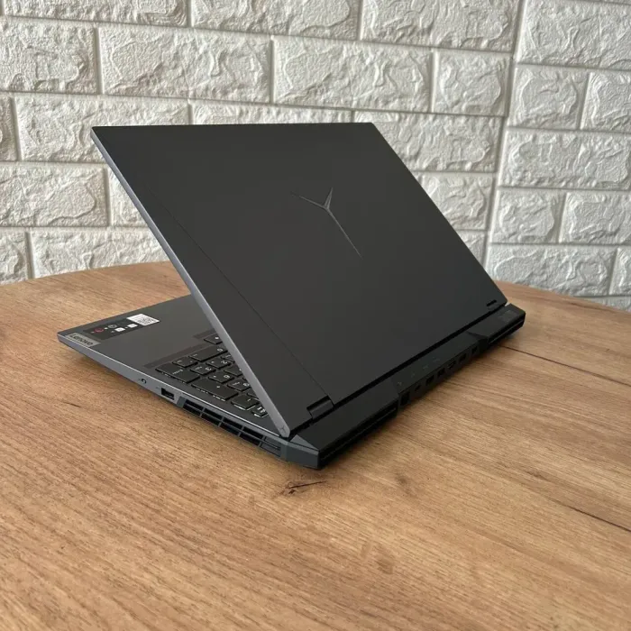 Ігровий ноутбук Lenovo Legion 5 Pro 16ACH6H / 16" (2560x1600) IPS / AMD Ryzen 7 5800H (8 (16) ядер по 3.2 - 4.4 GHz) / 16 GB DDR4 / 1000 GB SSD / nVidia GeForce RTX 3070, 8 GB GDDR6, 256-bit / WebCam б/в - зображення 6