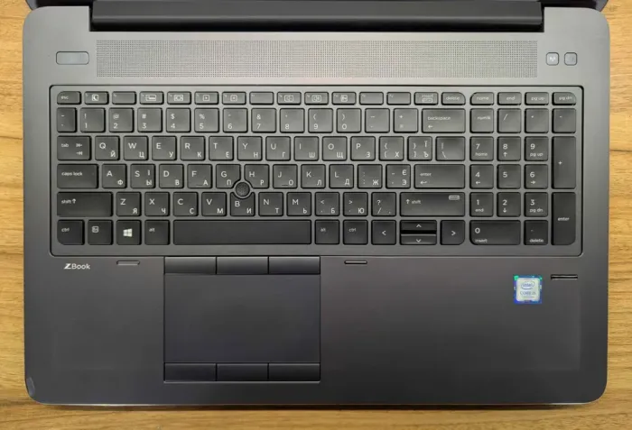 Ультрабук Б-клас HP zBook 15 G4 / 15.6" (1920x1080) IPS / Intel Core i5-7440HQ (4 ядра по 2.8 - 3.8 GHz) / 16 GB DDR4 / 480 GB SSD / Intel HD Graphics 630 / Fingerprint / Windows 10 б/в - зображення 3