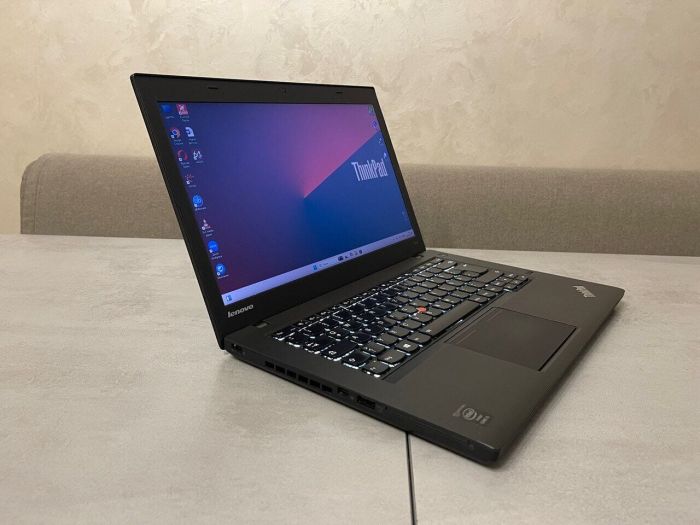 Ноутбук Lenovo ThinkPad T440 / 14" (1600x900) TN / Intel Core i5-4200U (2 (4) ядра по 1.6 - 2.6 GHz) / 8 GB DDR3 / 136 GB SSD / Intel HD Graphics 4400 / Fingerprint / WebCam б/в - зображення 5