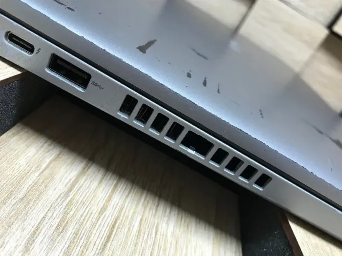 Ультрабук Б-клас Dell Latitude 5410 / 14" (1920x1080) IPS / Intel Core i5-10310U (4 (8) ядра по 1.7 - 4.4 GHz) / 8 GB DDR4 / 256 GB SSD M.2 / Intel UHD Graphics / WebCam / HDMI / Windows 10 б/в - зображення 6