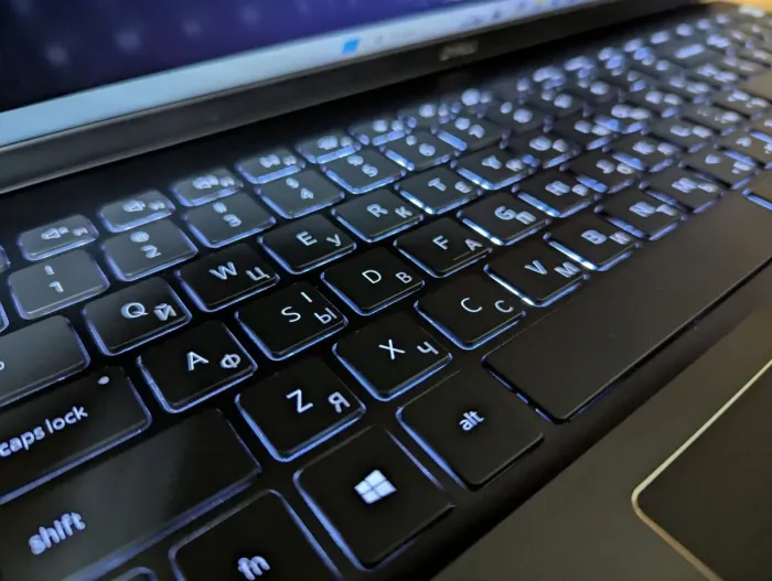 Ноутбук Б-клас Dell Vostro 5502 / 15.6" (1920x1080) IPS / Intel Core i7-1165G7 (4 (8) ядра по 2.8 - 4.7 GHz) / 16 GB DDR4 / 512 GB SSD / nVidia GeForce MX330, 2 GB GDDR5, 64-bit / WebCam / TouchID / Windows 11 б/в - зображення 6