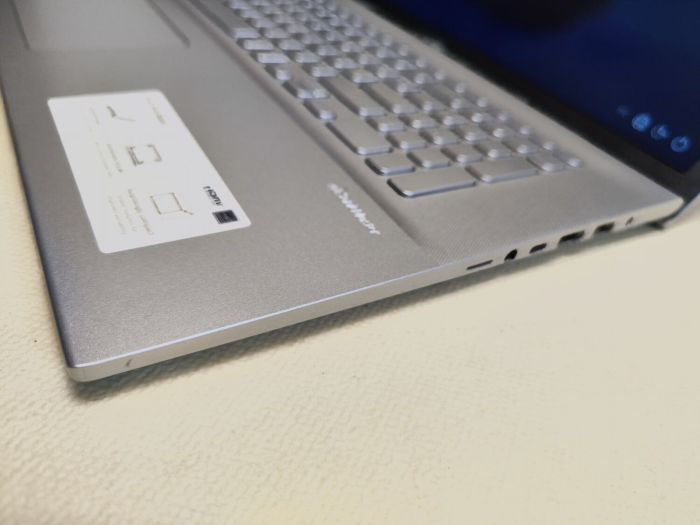 Ноутбук Asus Vivobook 17 X712JA / 17.3" (1600x900) TN / Intel Core i5-1035G1 (4 (8) ядра по 1.0 - 3.6 GHz) / 12 GB DDR4 / 256 GB SSD / Intel UHD Graphics / WebCam б/в - зображення 4