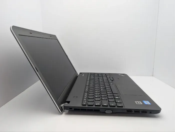 Ноутбук Lenovo ThinkPad E531 / 15.6'' (1366x768) TN / Intel Core i3-3120M (2 (4) ядра по 2.5 GHz) / 6 GB DDR3 / 1000 GB HDD / Intel HD Graphics 4000 / WebCam / DVD-ROM б/в - зображення 4