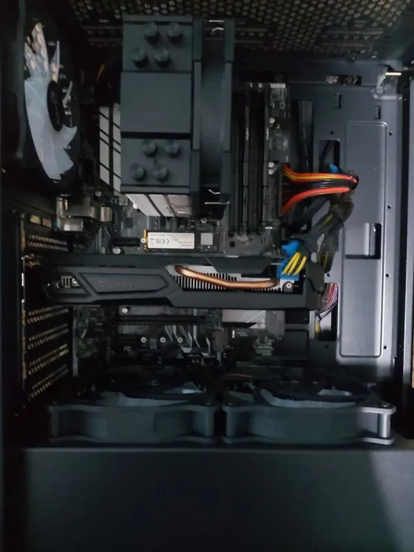 Ігровий ПК AeroCool Pivot Tower / Intel Core i7-6700 (4 (8) ядра по 3,4 - 4,0 ГГц) / 16 ГБ DDR4 / 500 ГБ SSD M.2 + 500 ГБ HDD / nVidia GeForce GTX 1050 Ti, 4 ГБ GDDR5, 128-біт / 500 Вт б/в - зображення 6