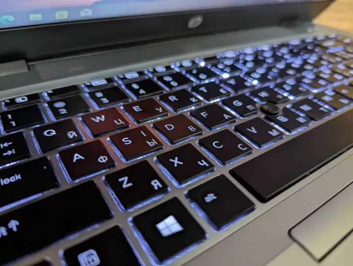 Ультрабук HP EliteBook 840 G3 / 14" (1920x1080) IPS / Intel Core i7-6600U (2 (4) ядра по 2.6 - 3.4 GHz) / 8 GB DDR4 / 240 GB SSD / Intel HD Graphics 520 / TouchID / HDMI / Windows 10 б/в - зображення 6