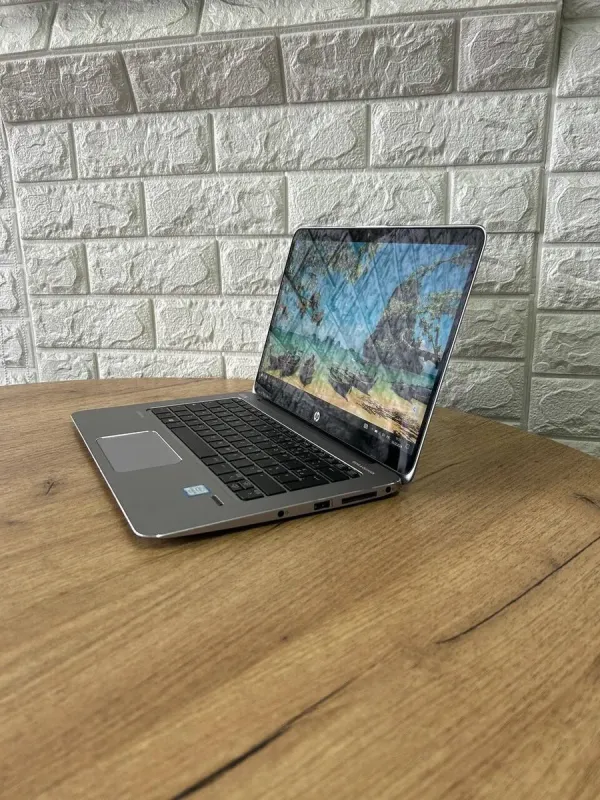 Ультрабук HP EliteBook 1030 G1 / 13.3" (1920x1080) IPS / Intel Core m5-6Y54 (2 (4) ядра по 1.1 - 2.7 GHz) / 8 GB DDR4 / 256 GB SSD M.2 / Intel HD Graphics 515 / WebCam б/в - зображення 5