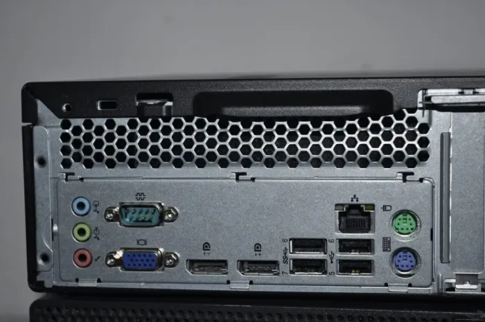 Комп'ютер Lenovo ThinkCentre M710s SFF / Intel Core i5-7400 (4 ядра по 3.0 - 3.5 GHz) / 16 GB DDR4 / 1000 GB SSD / Intel HD Graphics 630 / DVD-ROM / Windows 11 Pro б/в - зображення 3