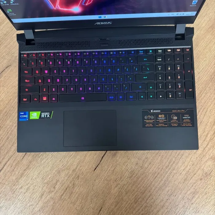 Ігровий ноутбук Б-клас Gigabyte Aorus 15P XD / 15.6" (1920x1080) IPS / Intel Core i7-11800H (8 (16) ядер по 2.3 - 4.6 GHz) / 16 GB DDR4 / 1000 GB SSD / nVidia GeForce RTX 3070, 8 GB GDDR6, 256-bit / WebCam б/в - зображення 7