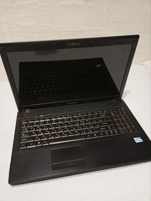 Ноутбук Б-клас Lenovo G560 / 15.6" (1366x768) TN / Intel Pentium P6200 (2 ядра по 2.13 GHz) / 8 GB DDR3 / 500 GB HDD / Intel HD Graphics / WebCam / АКБ не тримає б/в - зображення 3