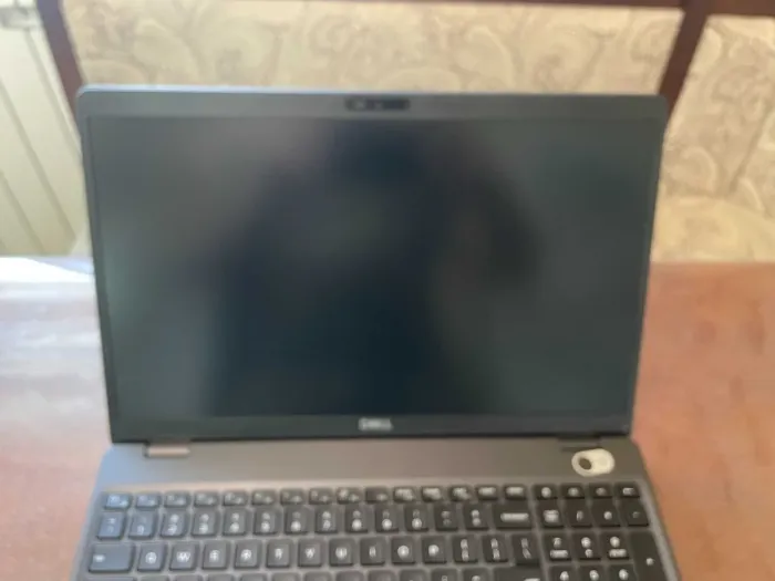 Ультрабук Dell Latitude 5501 / 15.6" (1920x1080) IPS / Intel Core i7-9850H (6 (12) ядер по 2.6 - 4.6 GHz) / 16 GB DDR4 / 512 GB SSD / Intel UHD Graphics 630 / WebCam б/в - изображение 3