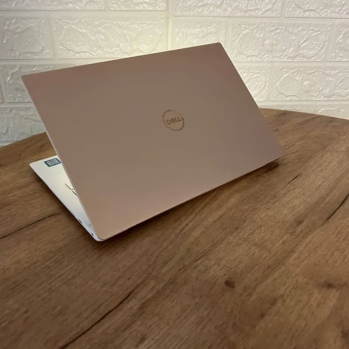 Ультрабук Dell XPS 9370 Rose Gold / 13.3" (3840x2160) IPS Touch / Intel Core i7-8550U (4 (8) ядра по 1.8 - 4.0 GHz) / 8 GB DDR4 / 256 GB SSD / Intel UHD Graphics 620 / WebCam б/в - зображення 6